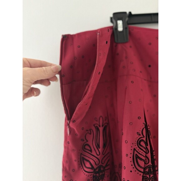 Apt. 9 Skirt Size 16 Red Black Floral Midi Pleated Velvet Whimsigoth Y2K - Picture 4 of 15